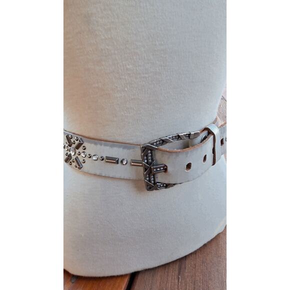 BKE Distressed White Leather Rhinestone Belt Sz S Antique Silver Western main image 5